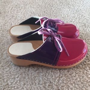 Hanna Andersson Handcrafted Purple and Pink Clogs